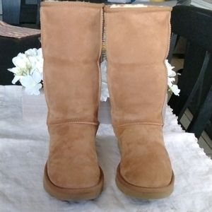 UGG CLASSIC BOOTS